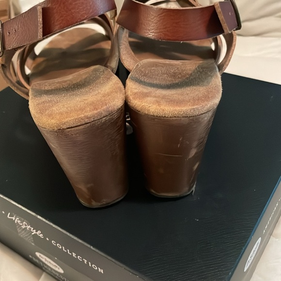 Strappy wedge - Picture 3 of 7